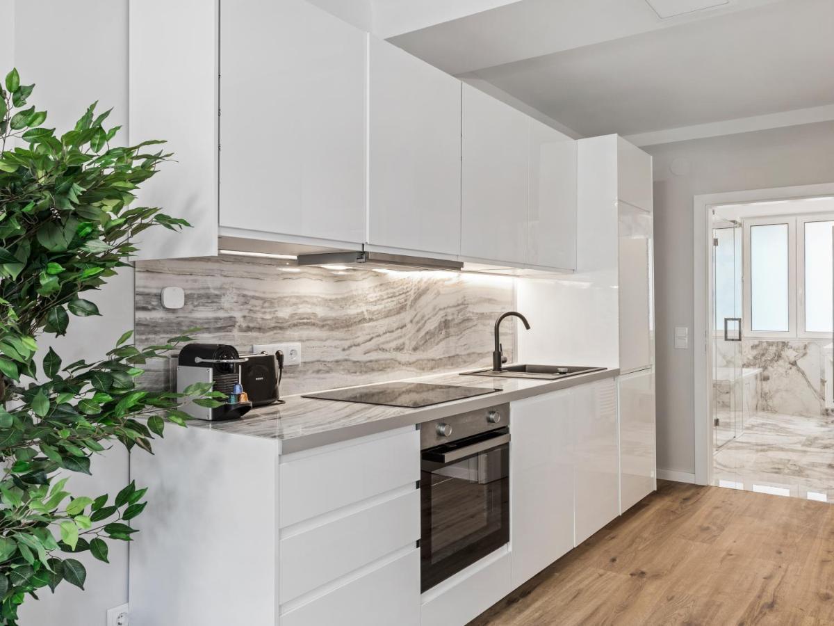 Sky9 Apartments Schoenbrunn Palace Виена Екстериор снимка